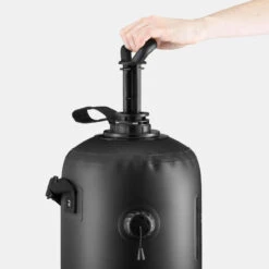 Quechua DOUCHE PRESSION SOLAIRE POUR LE CAMPING - 10 LITRES -Camping En Plein Air Soldes douche pression solaire pour le camping 10 litres 1